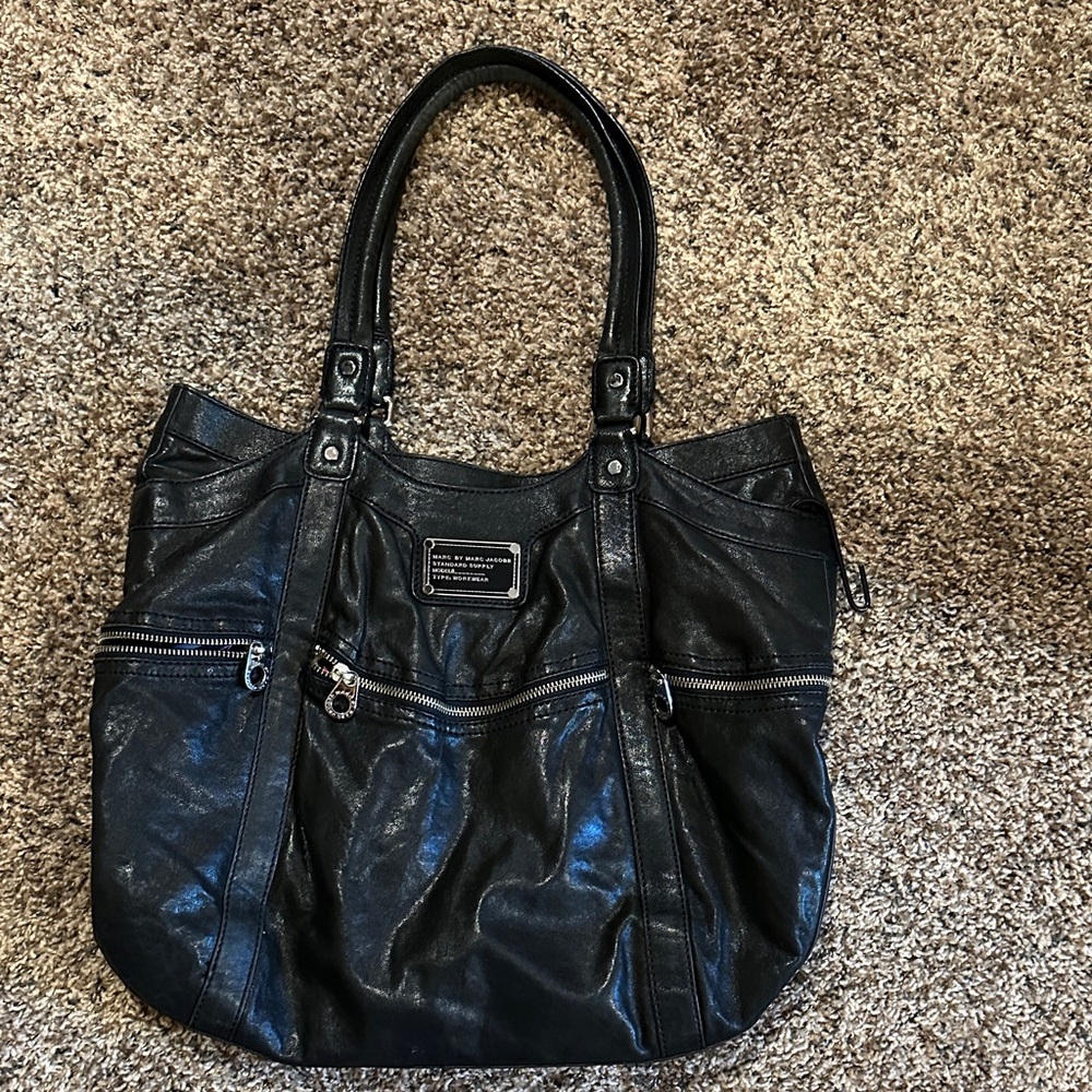Chic Black Leather Shoulder Bag - Picture 2 of 13